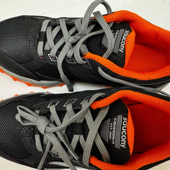 Saucony Kids Black and Orange Sneakers Brand New with Box - Picture 7 of 7